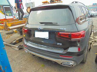 高雄 儿借名买车 翁沦人头欠税20万