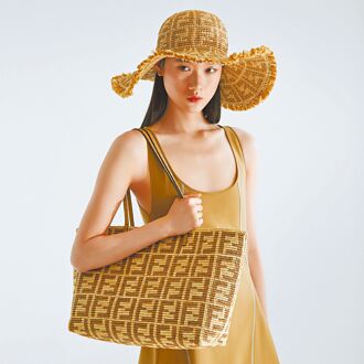 FENDI限定 拉菲草装清爽度假