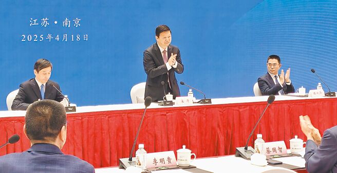 大陸國台辦18日在南京舉行台商座談會，國台辦主任宋濤出席聽取台商意見並信心喊話。（藍孝威攝）