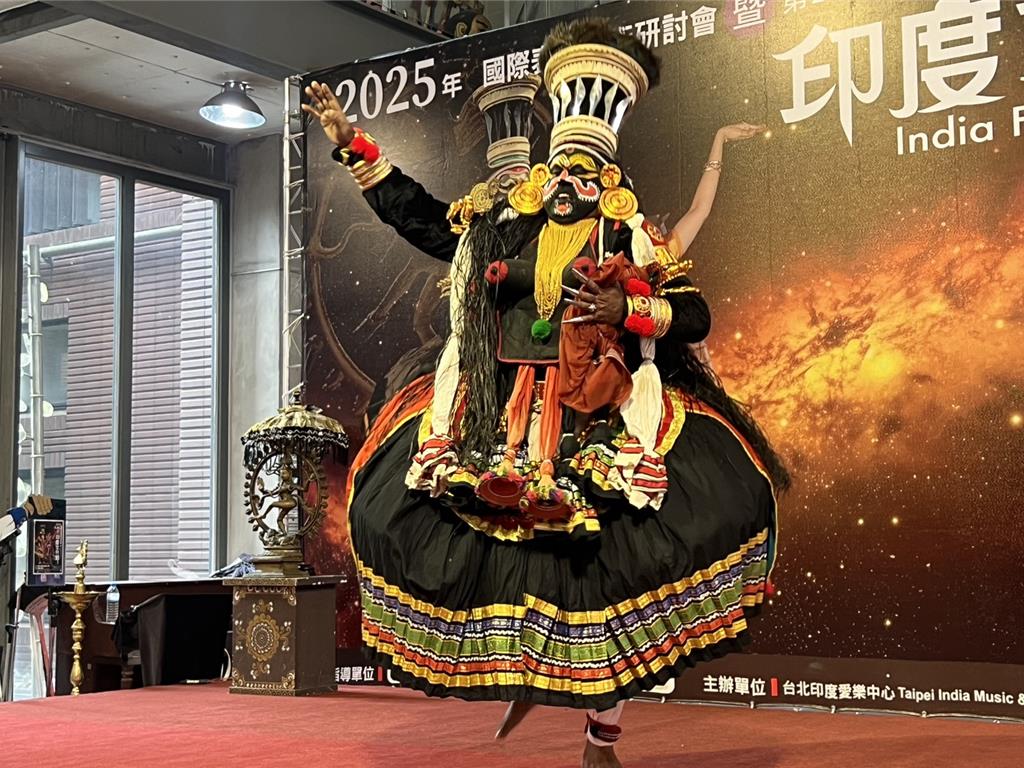 新北市文化局與台北印度愛樂中心合辦的「印度文化推廣」活動,今(20)日在汐止夢想社區精采登場。(文化局提供)