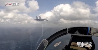 中美艦載機殲-15、超級大黃蜂近距離對峙 退將爆玄機