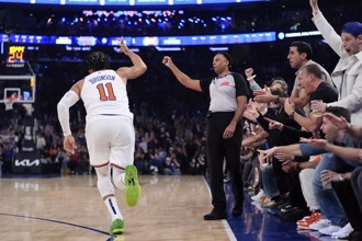 NBA》第四節誇張21比0！布朗生率領尼克逆轉擊潰活塞
