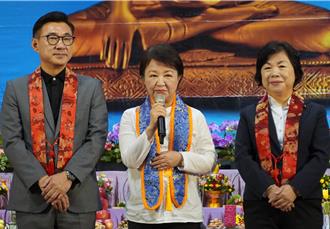 盧秀燕浴佛節3求佛祖：讓執政者有智慧