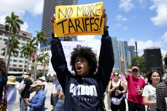 川普經濟滿意度創低！全美爆700場反川示威