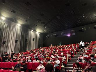 《取精急转弯》特映会「精」喜满点！验孕棒成电影票