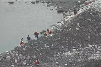 石岡長庚橋釣客落水　搜救3小時尋獲已不治