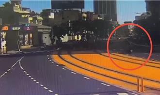高雄男騎車衝進輕軌「軌道」　疑精神不濟！腿骨折送醫