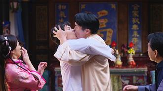 许钧钧《戏说台湾》尬4鲜肉！男男火热深吻上演「19禁」