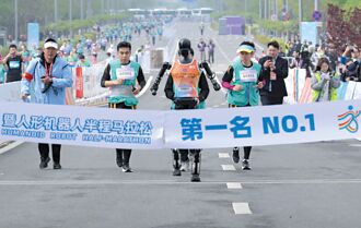 葉家興專欄》當機器人走上大街