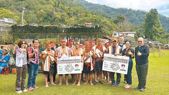 台東崁頂部落 34人獲頒狩獵證