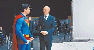 最帥反派霍特光頭亮相慶超人日