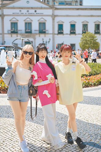 乐天女孩搭摩天轮克服惧高症