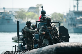 闽南狼要馆长「去当兵」遭呛爆  专家揭陆战队超硬训练内容