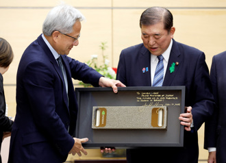 黃仁勳亞洲找幫手？ 東京會日相 親贈禮物讚1句