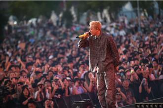 周湯豪合體村上隆聖女團NewJeans！用光所有社交能量