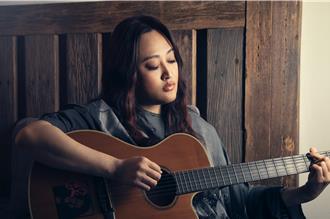 家家新歌〈月不落〉最大亮點！曾獲方大同讚賞「最喜歡吉他聲」