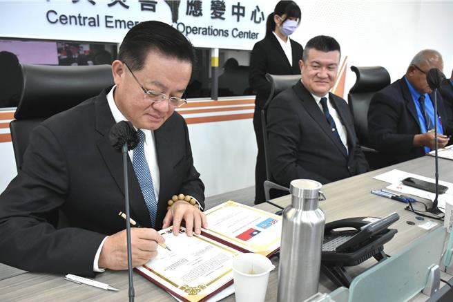 台斐簽署消防合作備忘錄。（內政部提供）