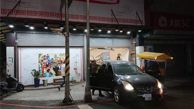 杨姓男子因怀疑遭诈赌，倒车撞进棋艺馆泄愤。（资料照片）