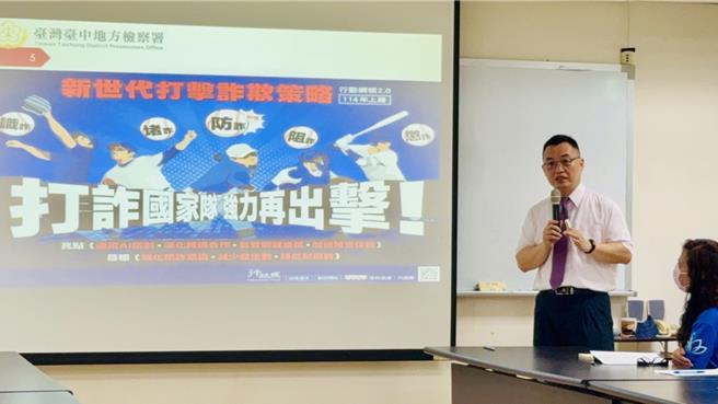 台中医院21日邀检察官廖志祥到院进行讲座，分享多年来办案经验。（冯惠宜摄）