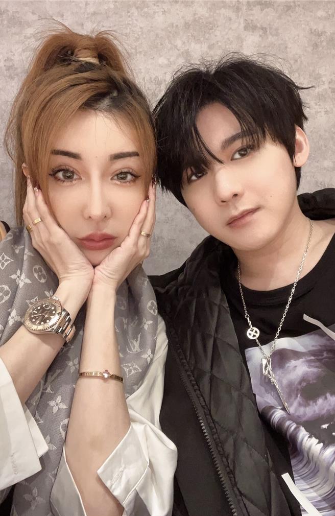 雪碧（左）曾跟黃正杰交往快1年。（翻攝雪碧Threads）