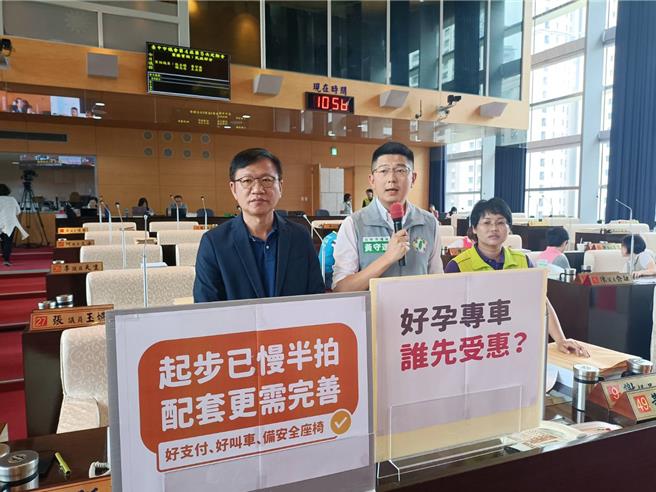 市议员黄守达21日表示，台中好孕专车不仅慢半拍，还延至7月才上路，要求社会局应参考桃园回溯作法。（陈淑娥摄）