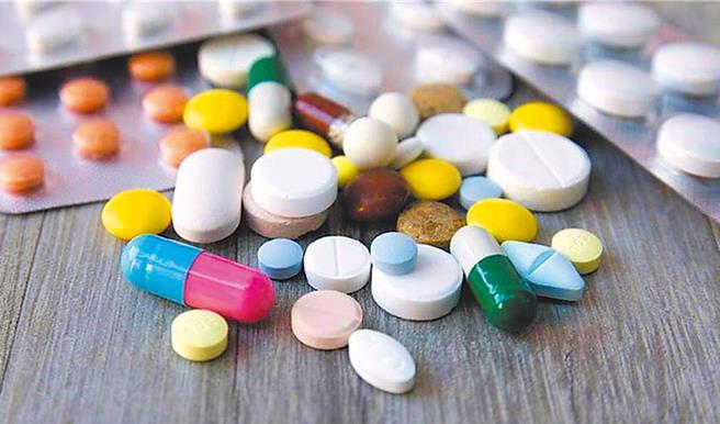 因应近期美国拟调高药品关税，可能衝击我国药品进口与供应稳定，卫福部食药署和健保署今天表示，已启动相关因应机制。（本报系资料照）