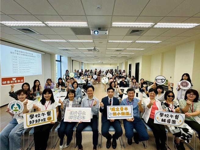 教育部国教署委托国立台湾师范大学团队今日办理「提升学生钙质摄取增能培训暨交流工作坊」，鼓励学校营养午残提供加强学生钙质摄取策略。（教育部提供／林缙明台北传真）
