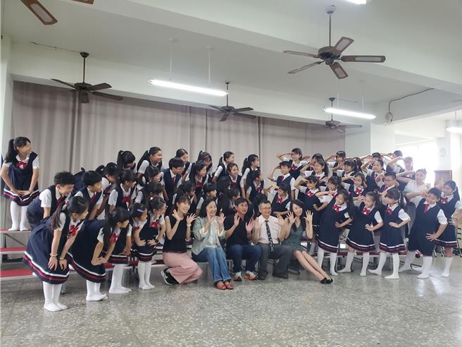 雲林國小合唱團除了擁有美聲天籟，表情與戲劇感也十足。（周麗蘭攝）