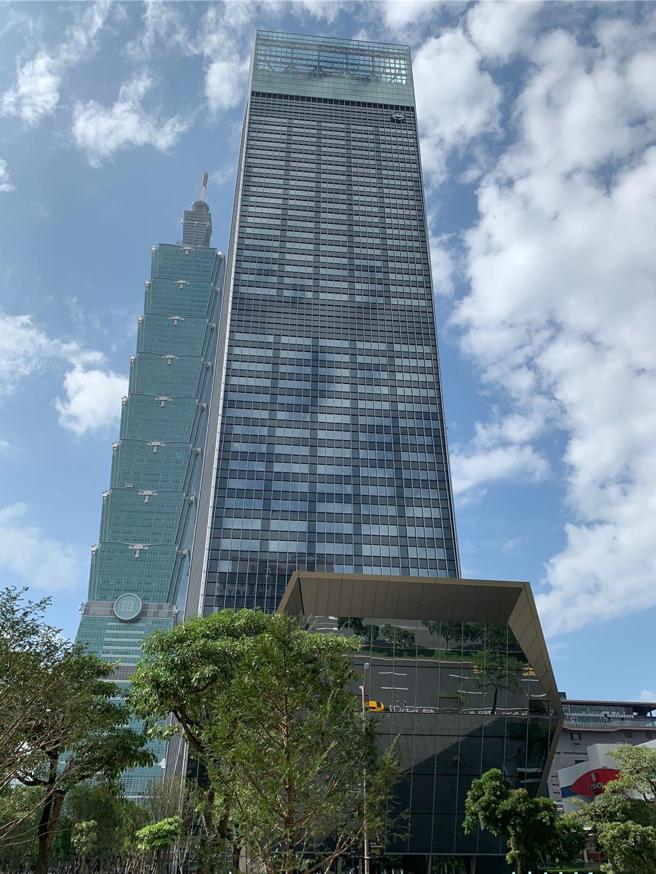 顶级办公炙手可热，每坪月租5,000元俱乐部再添一笔！「台北南山广场」41楼站上5,094元。图∕蔡惠芳