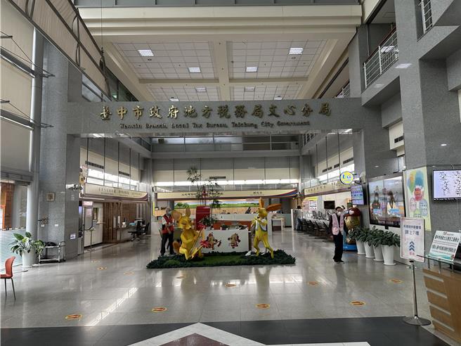 台中市税务局表示，房屋由父母出资兴建，而以子女为房屋建造执照原始起造人并取得使用执照，此举属赠与行为。（台中市税务局提供）