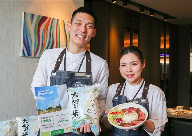 升恒昌导入大贺米4个月以来，已成功减少约1277.2公斤碳排放，透过缩短食材运输距离，落实永续餐饮的具体行动。旅客现可于桃园国际机场第一航厦B4候机室旁的「乐飨食尚」美食区，包括Homee Kitchen与Bistro：D毕卓乐地餐厅，品嚐以大贺米为主角的创新米食料理。（陈麒全摄）