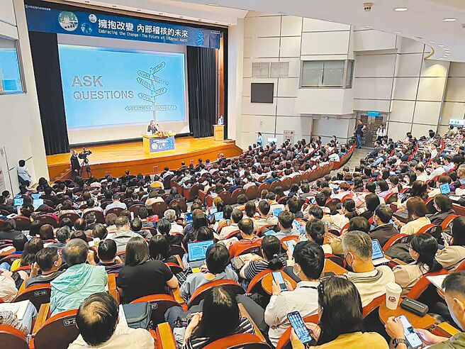 IIA主席Terry Grafenstine鼓励稽核人员勇于发问，提升理解与应对复杂风险的能力。图／沈子翔