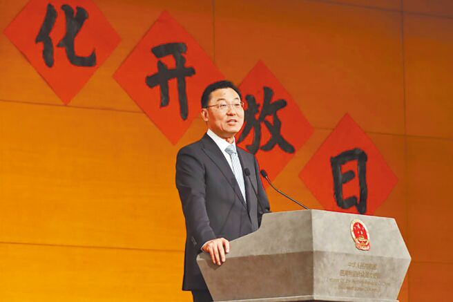 在中美貿易談判尚未明朗之際，中國駐美國大使謝鋒當地時間19日以「中醫藥治本」比喻當前關稅戰。（摘自中國駐美國大使館）