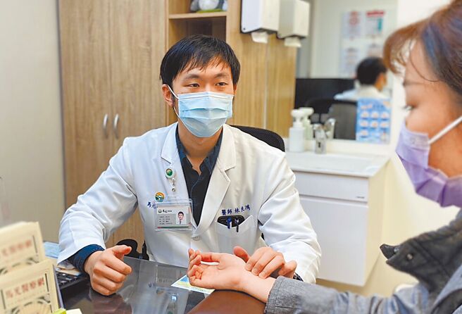 彰化馬光中醫診所醫師林良鴻指出，首先面對大氣溼度的提升，將引動人體內在溼氣。（馬光中醫提供）