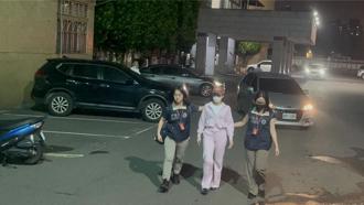 家寧父母與妹交保限制出境   藏進女廁躲媒體玩躲貓貓