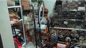 665件「精品假包」堆滿房！46歲女直播主賣假香奈兒比1折還低