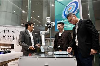 港府「搶企業」有成 84家重點企業來港投資500億港元