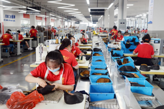 觀察者網》關稅不會讓中國製造被替代 回流的訂單說明了一切（張文傑）