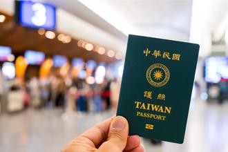 稱護照短缺被打臉  外交部曝成本：採購預算確實不足