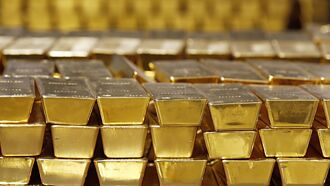 中美關係緊張 黃金期價 飆破3,400美元關卡