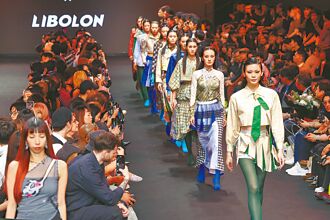 驚險保萬9 台股樂觀情緒走弱