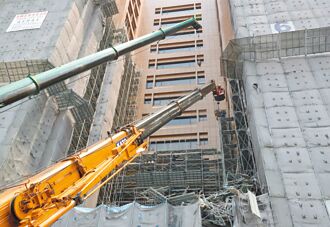 台大醫院鷹架塌 1移工失聯