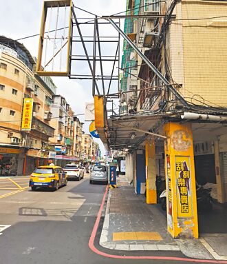 新北 4類違規招牌 先輔導後拆除