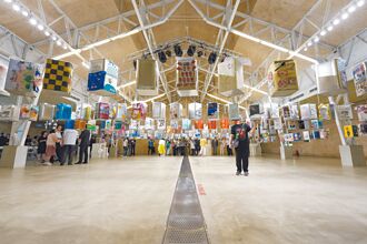 清大艺术节 棒棒桶彩绘展创意