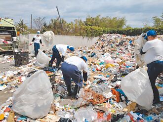 台南首雇收容人 清运垃圾