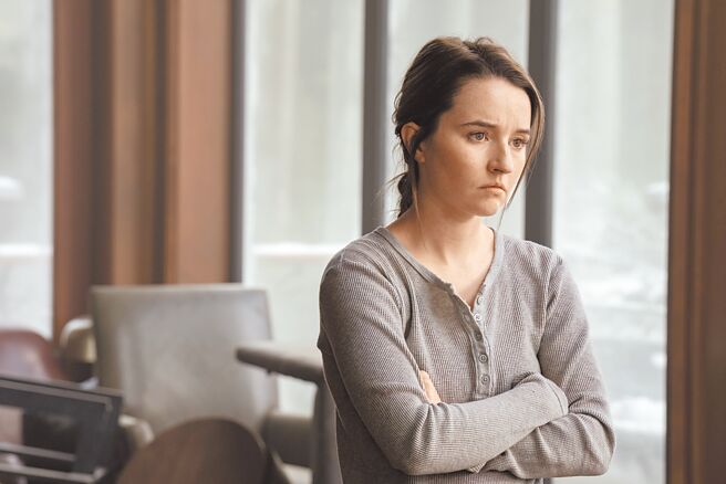 新生代女星凯特琳黛佛加入《最后生还者》第2季，饰演关键角色「艾比」。（Max提供）