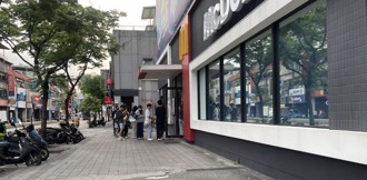 直擊》麥當勞厚鬆餅堡今回歸 凌晨4點半就排隊 