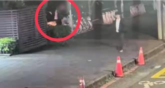 外籍女大生還YouBike忘拿行動電源、書籍   清潔工順手牽羊慘送辦