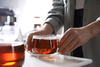 沒運動節食 52歲婦喝1款茶 月瘦3Kg還降體脂