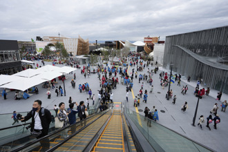 影》大阪世博警衛下跪畫面瘋傳  網怒轟奧客 真相曝光